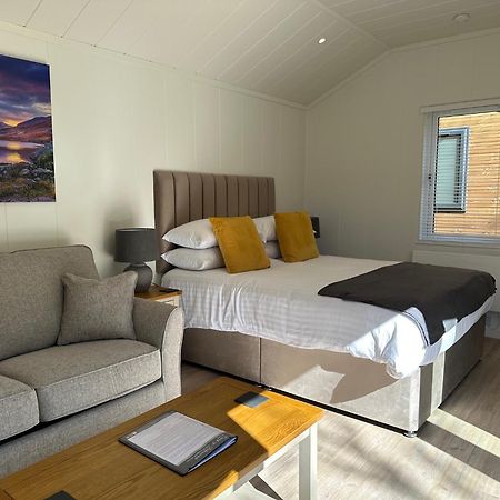 Craig-Y-Dderwen Riverside Hotel ベトウス・ア・コーエド エクステリア 写真
