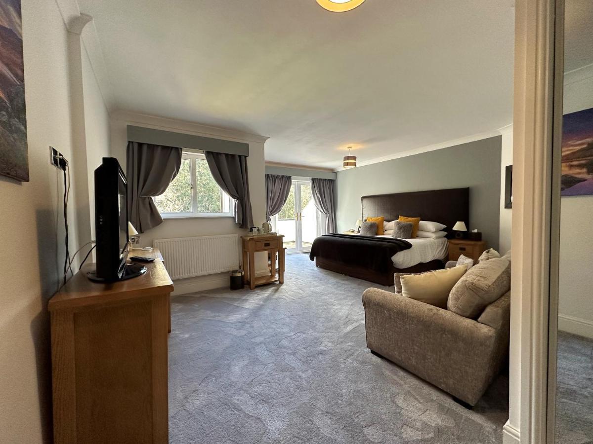 Craig-Y-Dderwen Riverside Hotel ベトウス・ア・コーエド エクステリア 写真