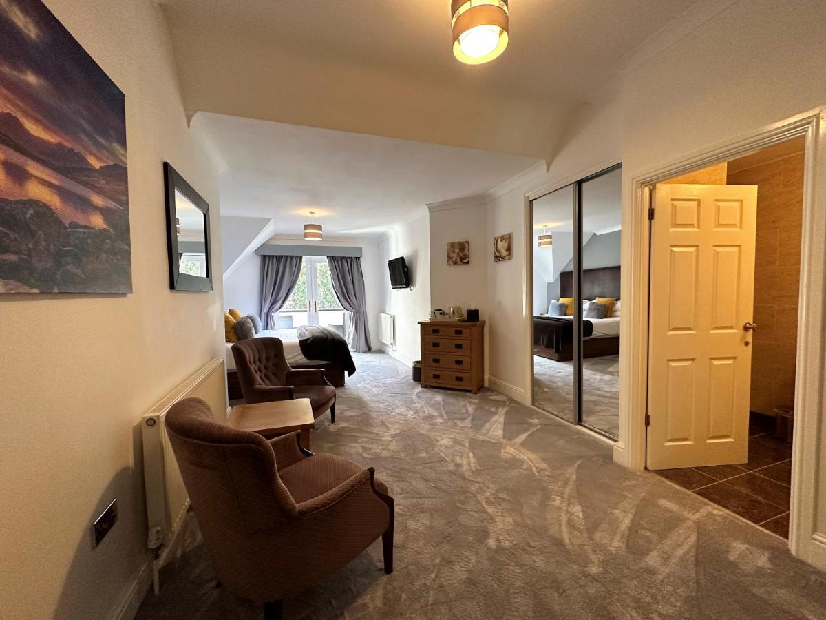 Craig-Y-Dderwen Riverside Hotel ベトウス・ア・コーエド エクステリア 写真