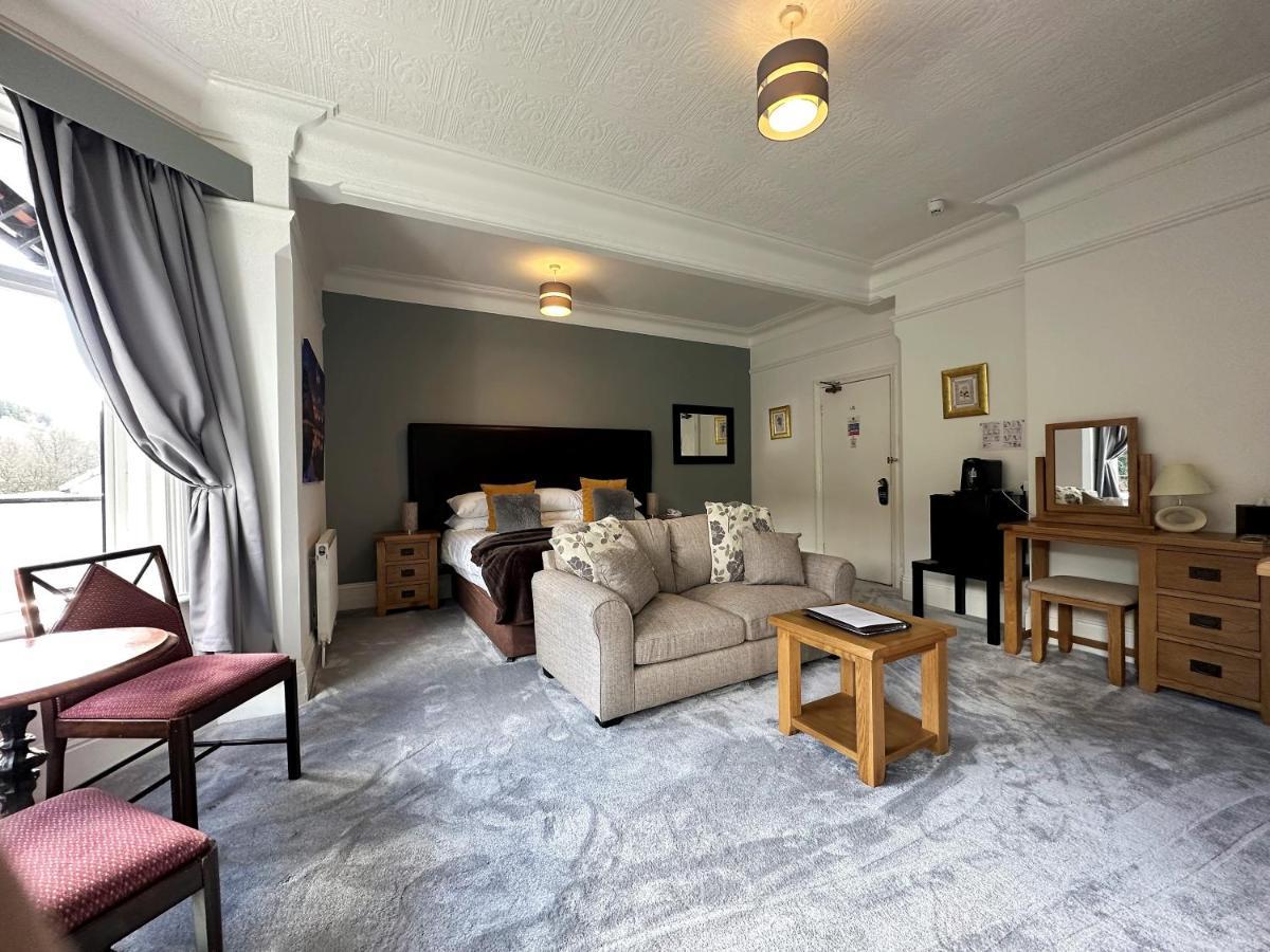 Craig-Y-Dderwen Riverside Hotel ベトウス・ア・コーエド エクステリア 写真