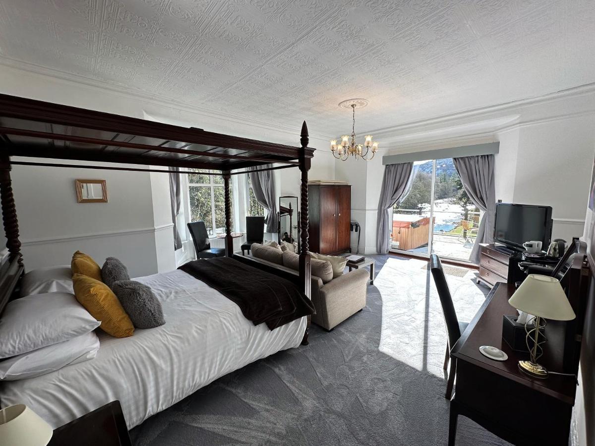 Craig-Y-Dderwen Riverside Hotel ベトウス・ア・コーエド エクステリア 写真