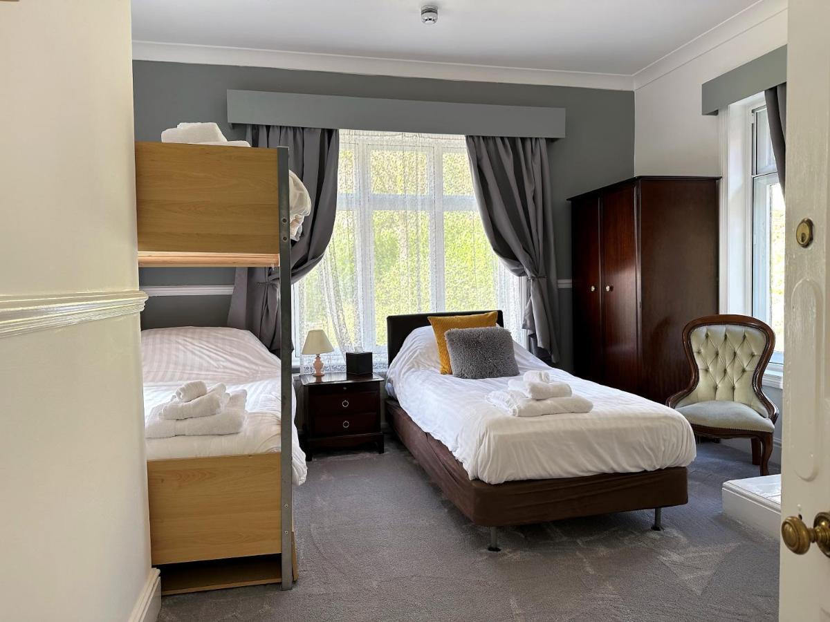Craig-Y-Dderwen Riverside Hotel ベトウス・ア・コーエド エクステリア 写真