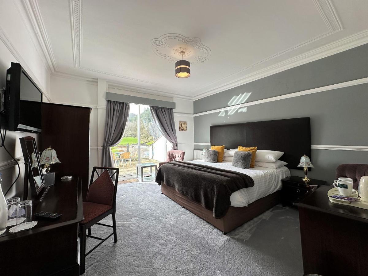 Craig-Y-Dderwen Riverside Hotel ベトウス・ア・コーエド エクステリア 写真
