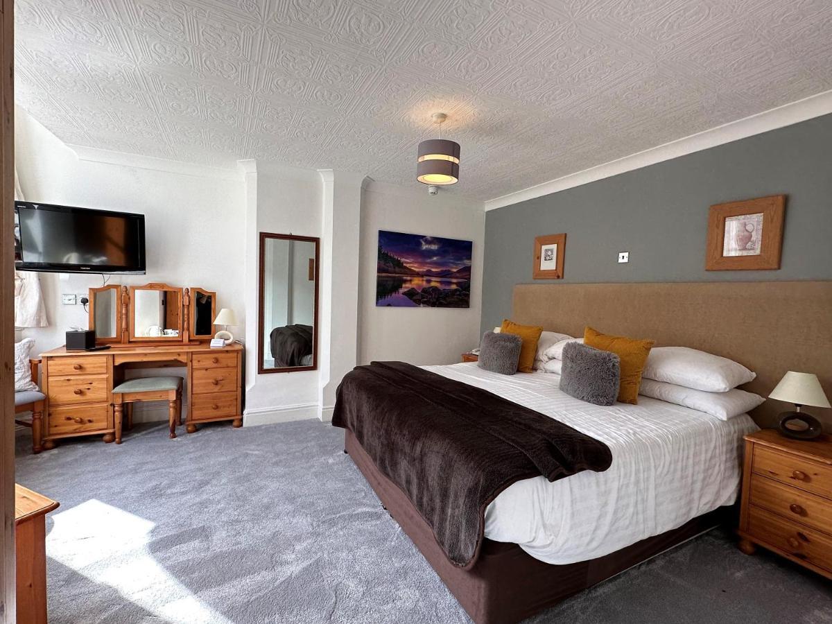 Craig-Y-Dderwen Riverside Hotel ベトウス・ア・コーエド エクステリア 写真