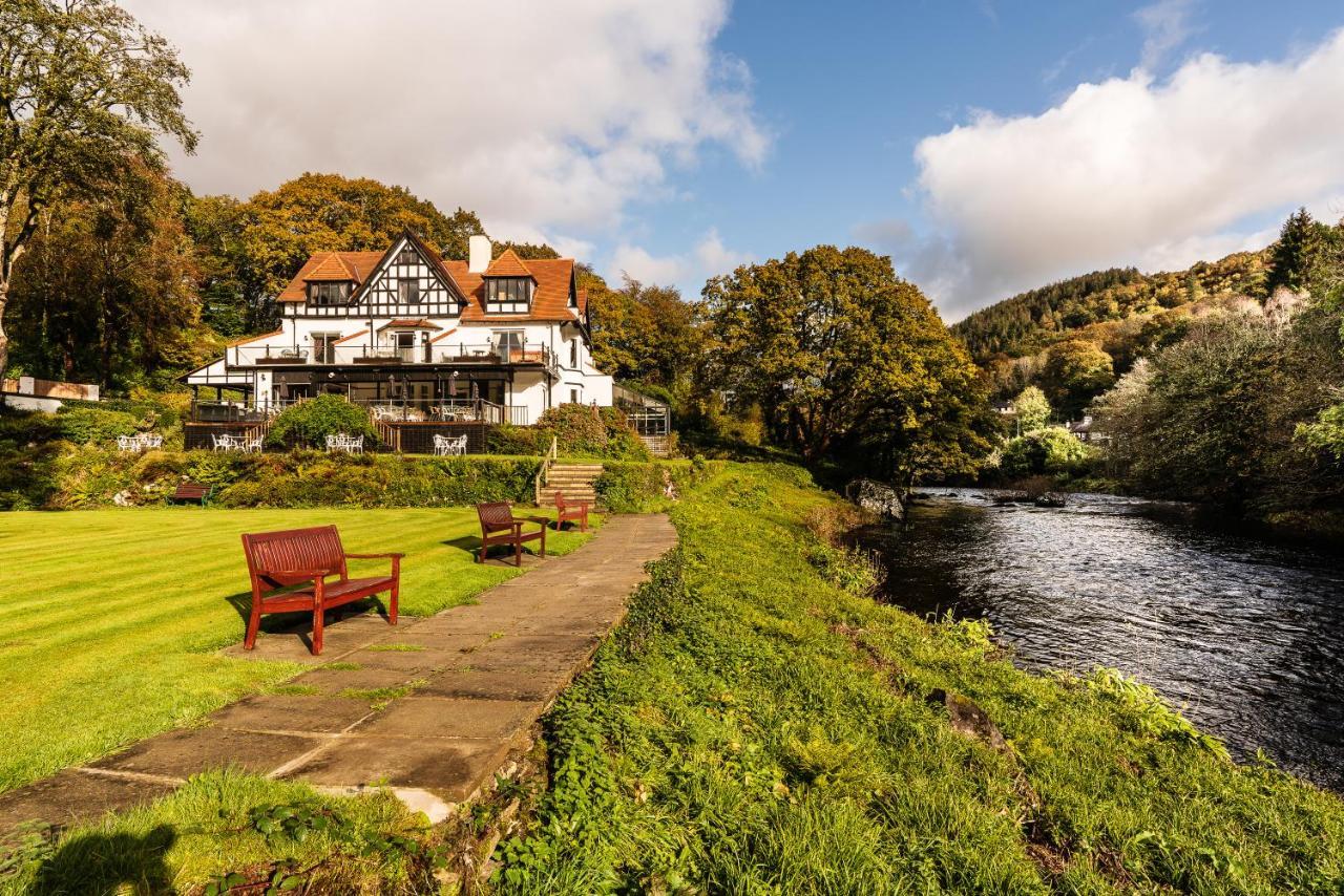 Craig-Y-Dderwen Riverside Hotel ベトウス・ア・コーエド エクステリア 写真
