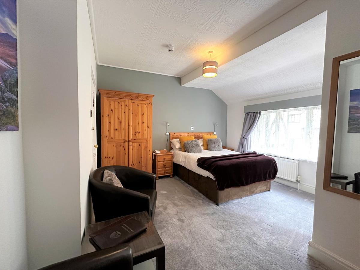 Craig-Y-Dderwen Riverside Hotel ベトウス・ア・コーエド エクステリア 写真