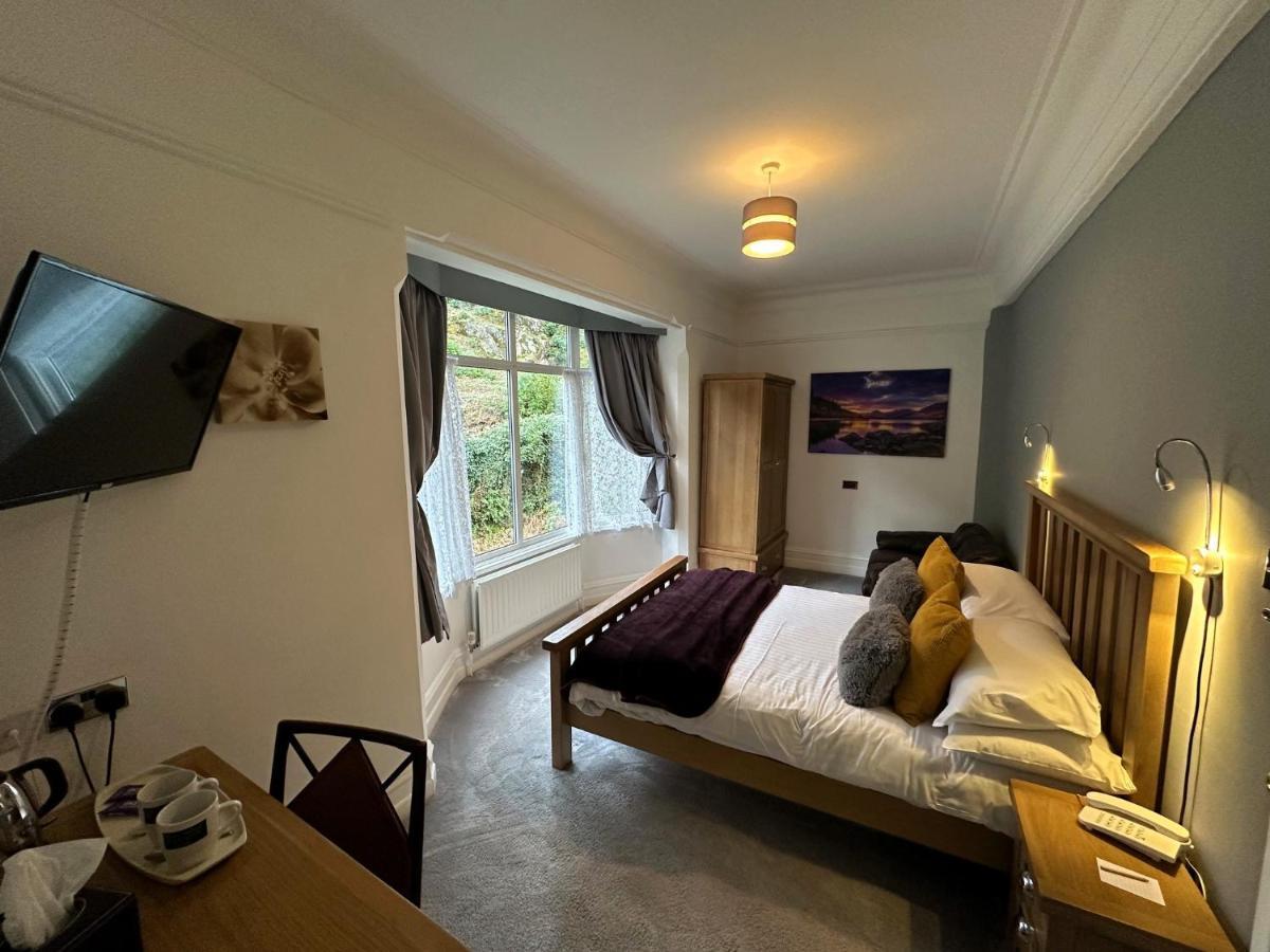 Craig-Y-Dderwen Riverside Hotel ベトウス・ア・コーエド エクステリア 写真