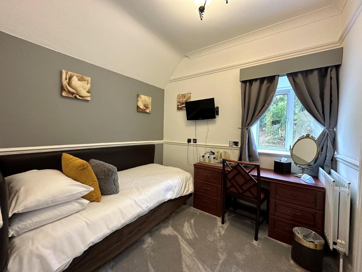 Craig-Y-Dderwen Riverside Hotel ベトウス・ア・コーエド エクステリア 写真