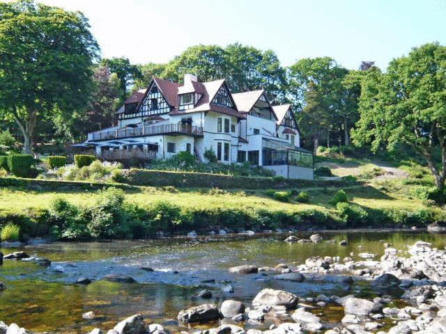 Craig-Y-Dderwen Riverside Hotel ベトウス・ア・コーエド エクステリア 写真