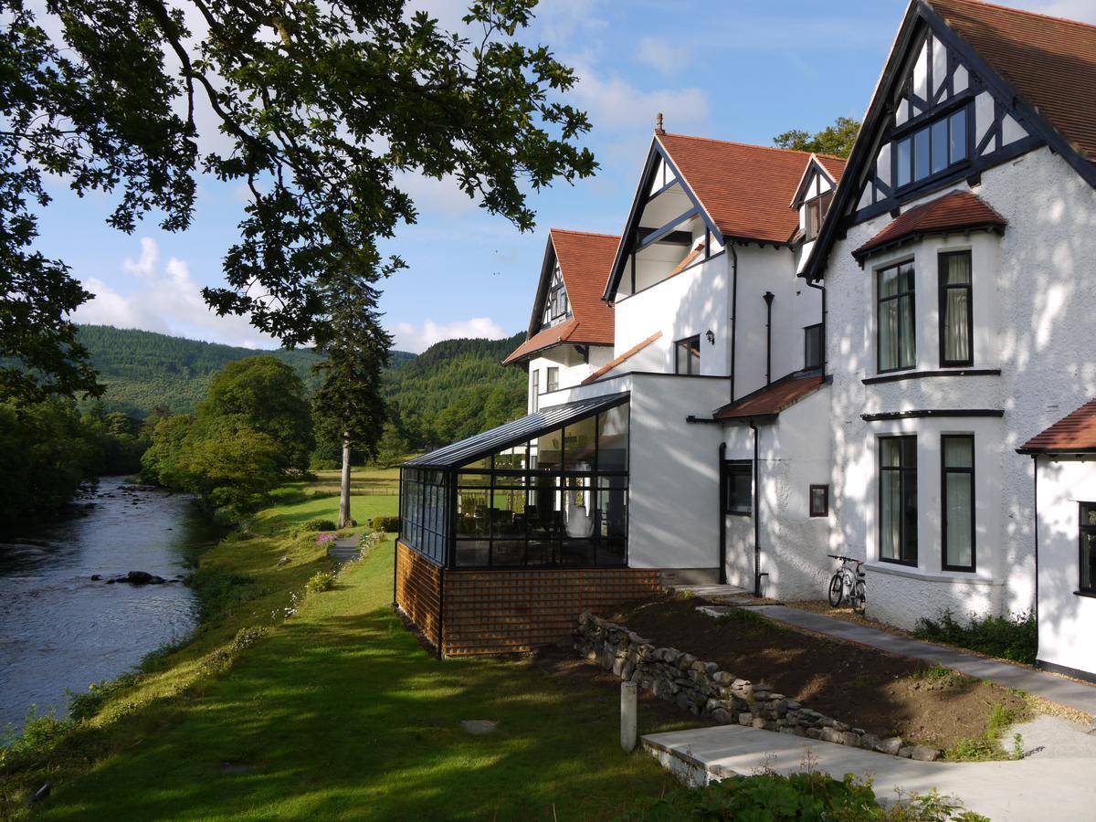 Craig-Y-Dderwen Riverside Hotel ベトウス・ア・コーエド エクステリア 写真